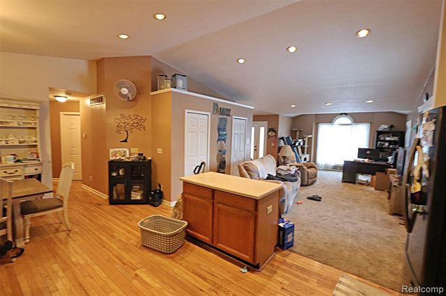 31657 Sibley Road, New Boston, MI 48164