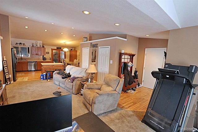 31657 Sibley Road, New Boston, MI 48164