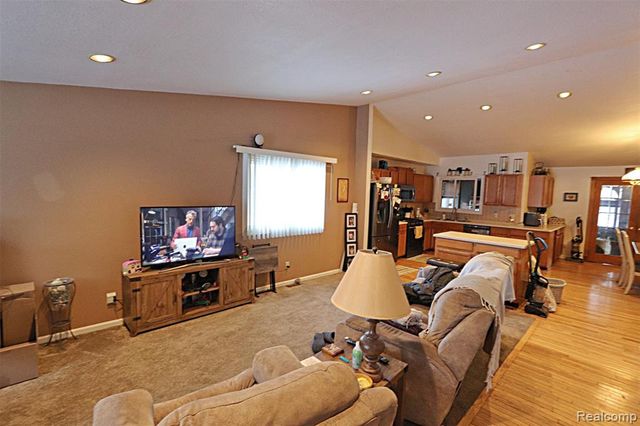 31657 Sibley Road, New Boston, MI 48164