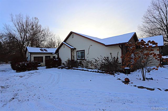 31657 Sibley Road, New Boston, MI 48164