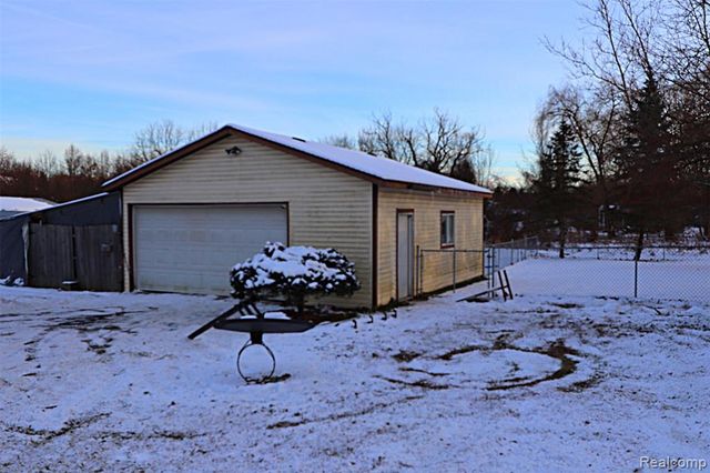 31657 Sibley Road, New Boston, MI 48164