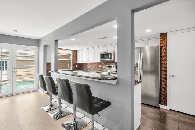 13340 Kit Lane B09, Dallas, TX 75240