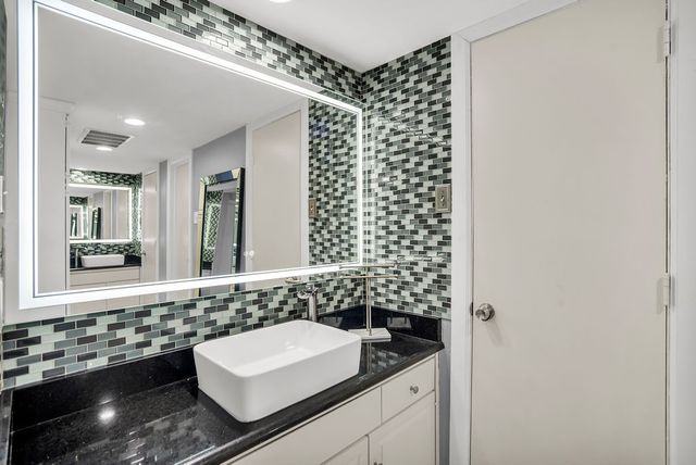 13340 Kit Lane B09, Dallas, TX 75240