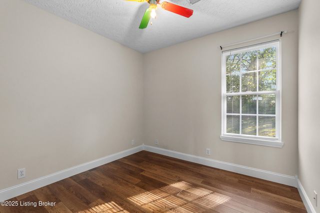 112 Cottage Ct, Bardstown, KY 40004