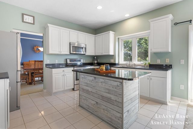 574 Legacy Court Ne, Rockford City, MI 49341