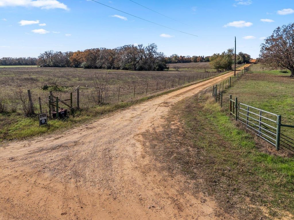 5040 County Road 320, Rockdale, TX 76567