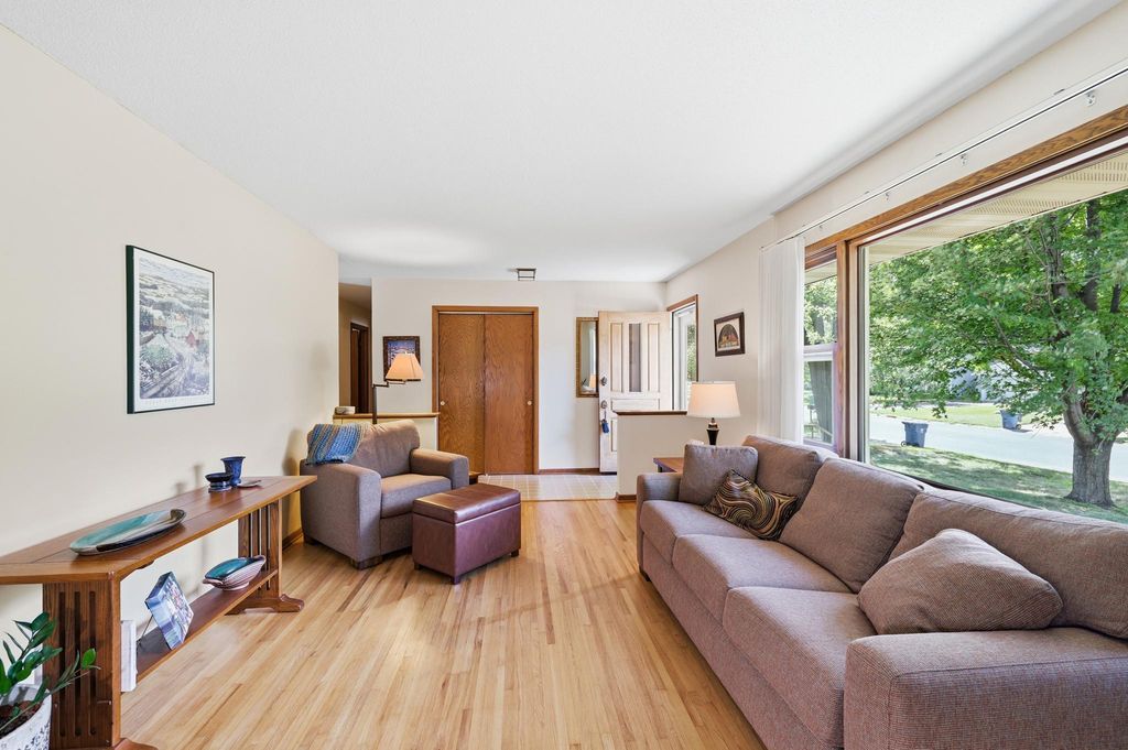 261 1st Avenue SE, New Brighton, MN 55112 — photo 4
