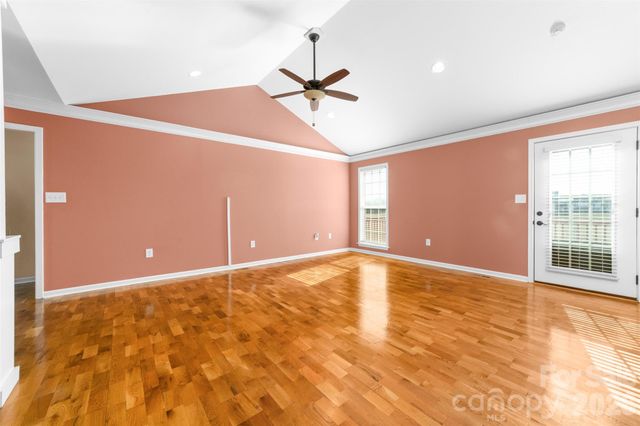 884 Clear Creek Circle, Lincolnton, NC 28092