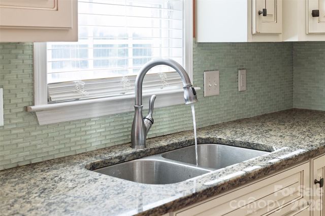 884 Clear Creek Circle, Lincolnton, NC 28092