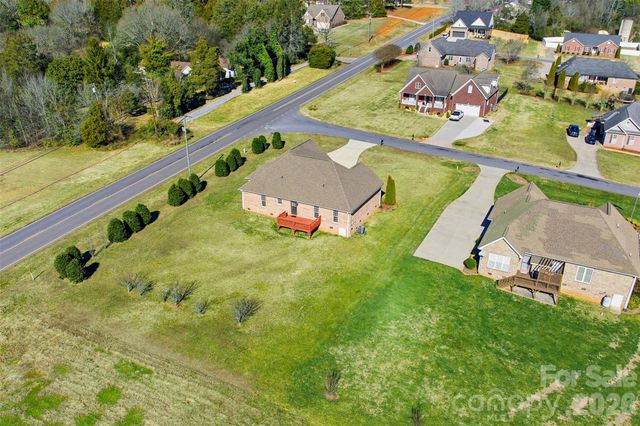 884 Clear Creek Circle, Lincolnton, NC 28092
