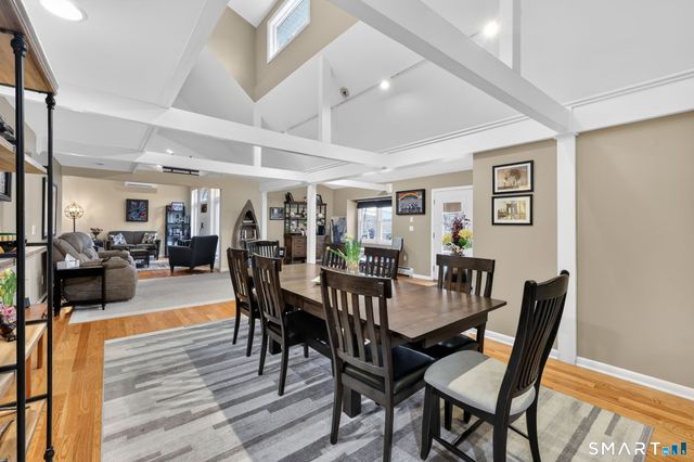 21 Lakeview Boulevard, Avon, CT 06001