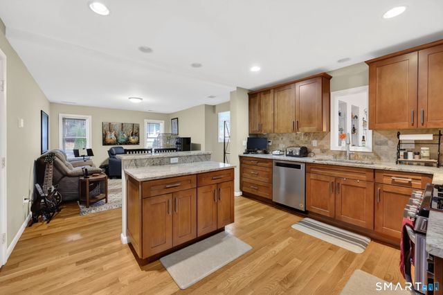 21 Lakeview Boulevard, Avon, CT 06001