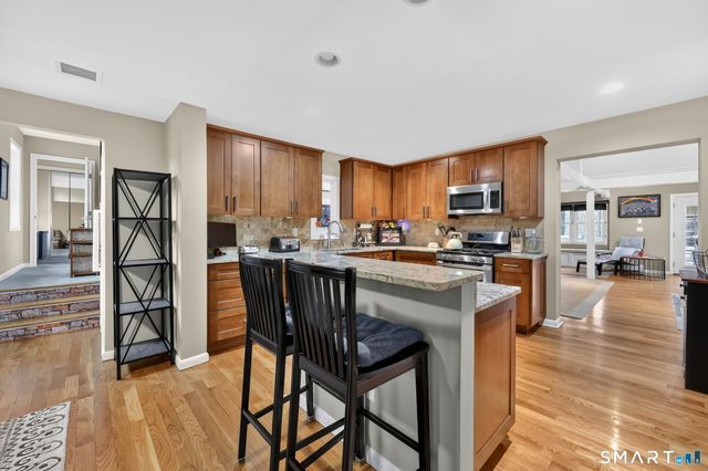 21 Lakeview Boulevard, Avon, CT 06001