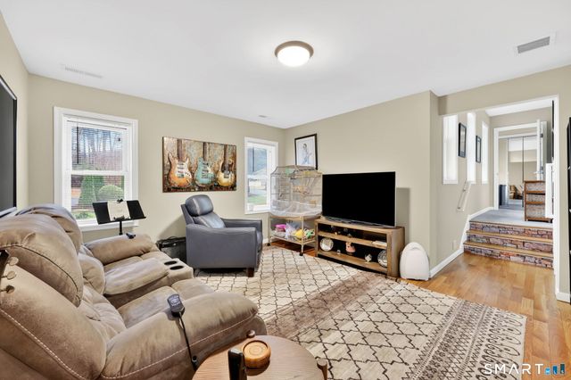 21 Lakeview Boulevard, Avon, CT 06001