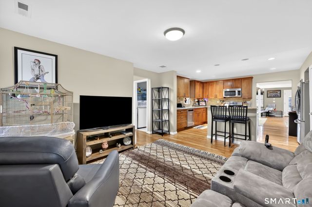 21 Lakeview Boulevard, Avon, CT 06001