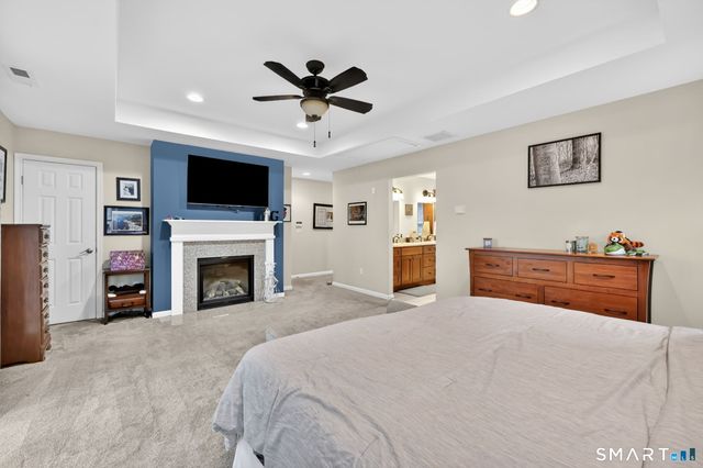 21 Lakeview Boulevard, Avon, CT 06001