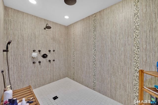 21 Lakeview Boulevard, Avon, CT 06001