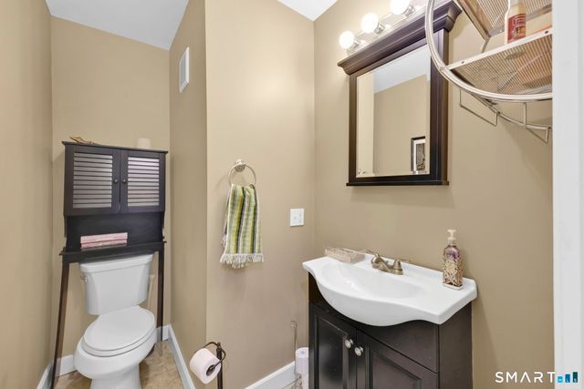 21 Lakeview Boulevard, Avon, CT 06001