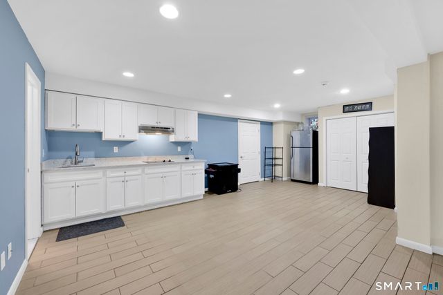 21 Lakeview Boulevard, Avon, CT 06001