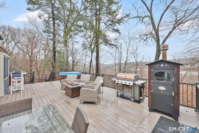 21 Lakeview Boulevard, Avon, CT 06001