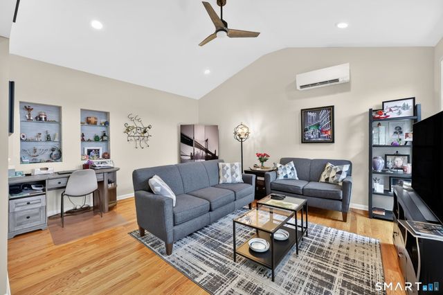 21 Lakeview Boulevard, Avon, CT 06001