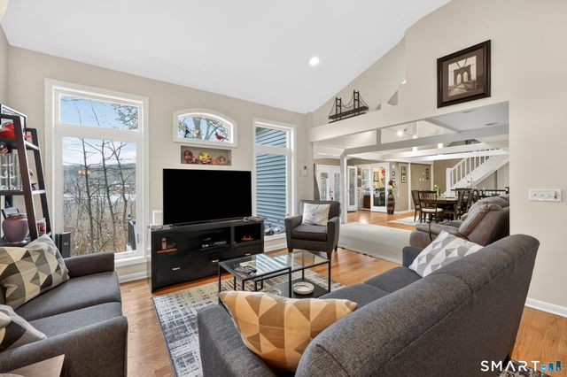 21 Lakeview Boulevard, Avon, CT 06001