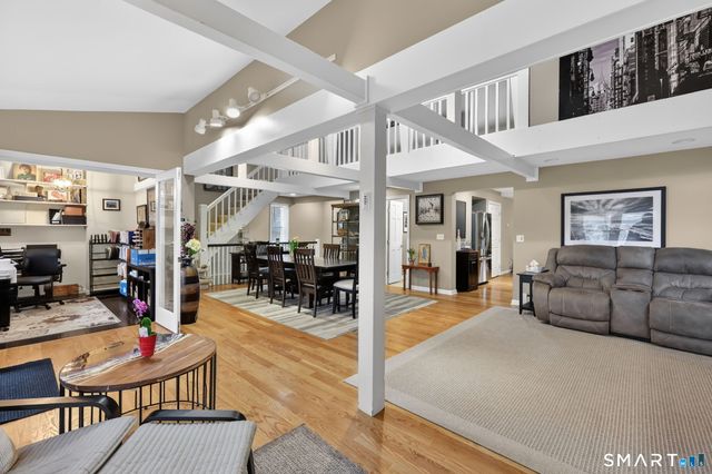 21 Lakeview Boulevard, Avon, CT 06001