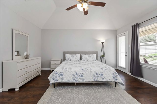 425 Kelley Court, Fort Worth, TX 76120