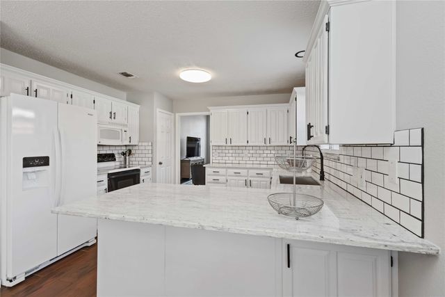 425 Kelley Court, Fort Worth, TX 76120