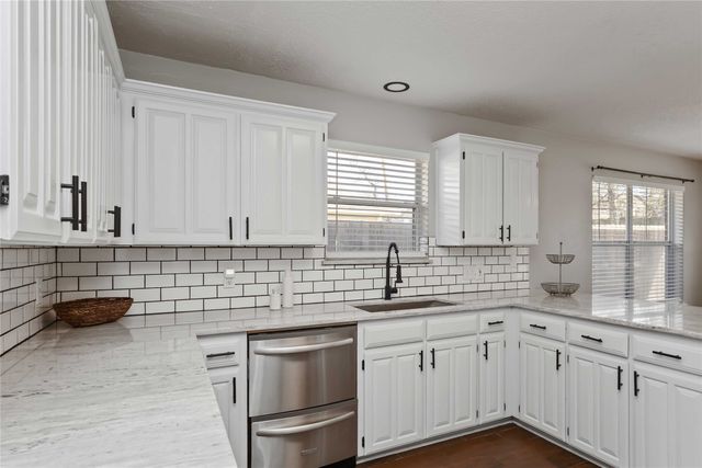 425 Kelley Court, Fort Worth, TX 76120