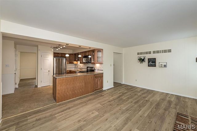 716 Reinke Road, Ballwin, MO 63021