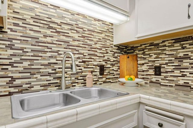 2860 N Los Felices Road 214, Palm Springs, CA 92262