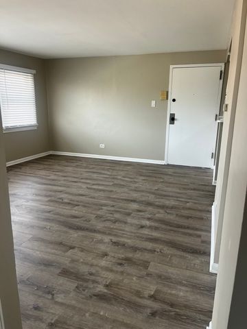 10805 S LLOYD Drive 10, Worth, IL 60482