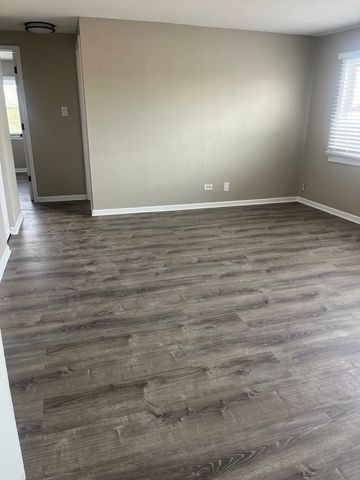 10805 S LLOYD Drive 10, Worth, IL 60482