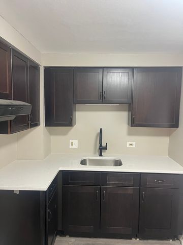 10805 S LLOYD Drive 10, Worth, IL 60482