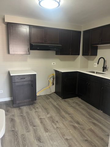 10805 S LLOYD Drive 10, Worth, IL 60482