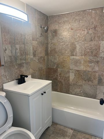 10805 S LLOYD Drive 10, Worth, IL 60482