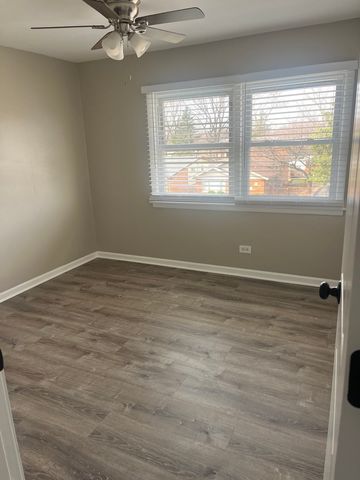 10805 S LLOYD Drive 10, Worth, IL 60482