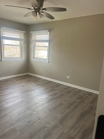 10805 S LLOYD Drive 10, Worth, IL 60482