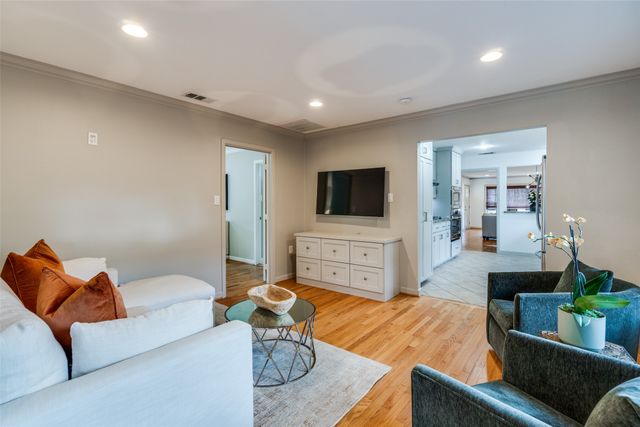 9702 Lakemont Drive, Dallas, TX 75220