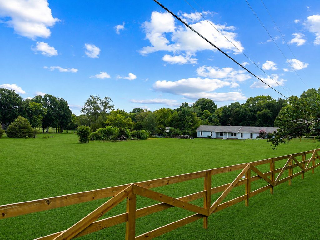 1084 Taylorsville Rd, Lebanon, TN 37087