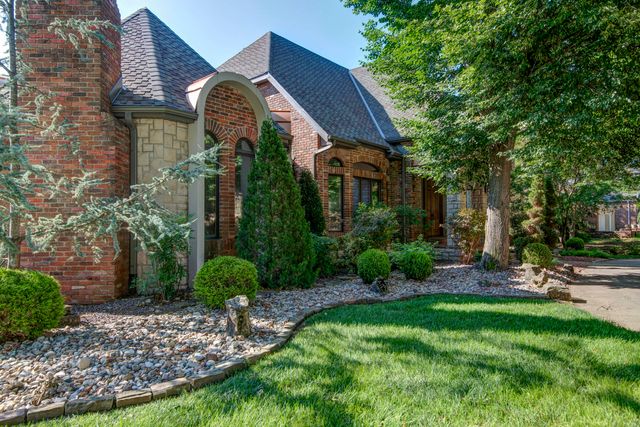 5118 S Chelsea Avenue, Springfield, MO 65804