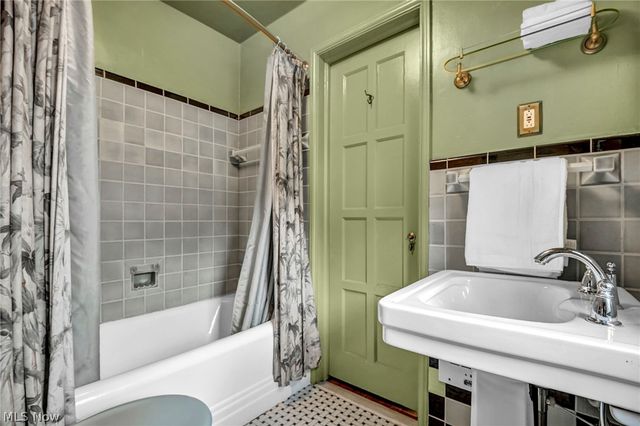 18126 Lomond Boulevard, Shaker Heights, OH 44122