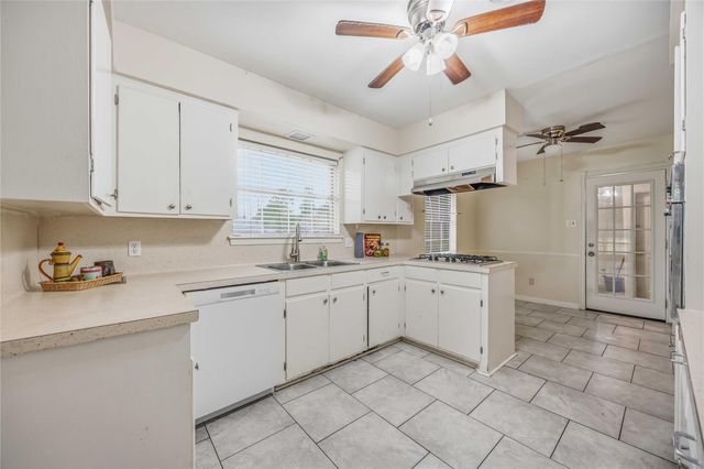 435 Rolling Wood Road, Baytown, TX 77520