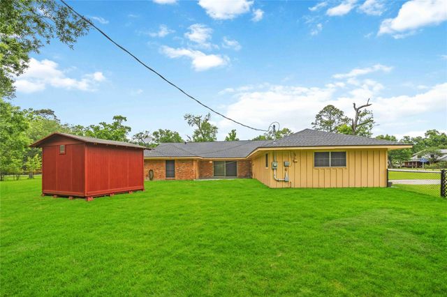 435 Rolling Wood Road, Baytown, TX 77520