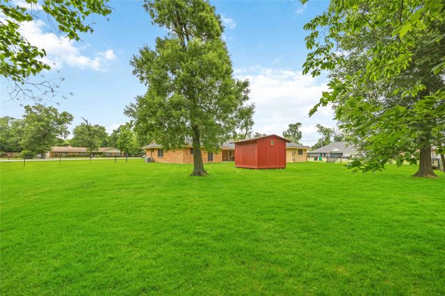 435 Rolling Wood Road, Baytown, TX 77520