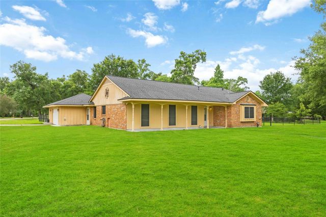 435 Rolling Wood Road, Baytown, TX 77520