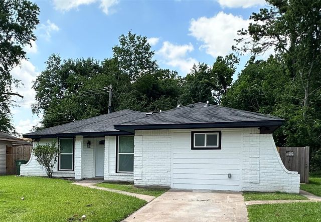 4519 Oak Shadows Drive, Houston, TX 77091
