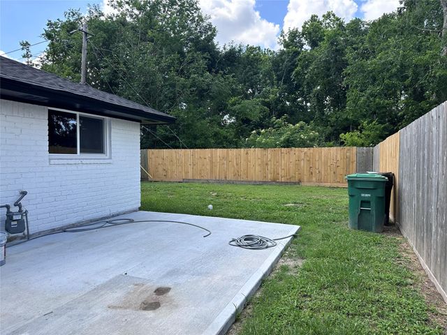 4519 Oak Shadows Drive, Houston, TX 77091