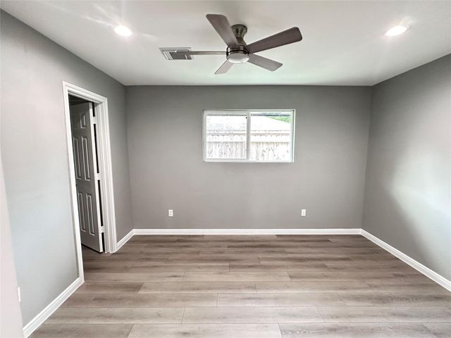 4519 Oak Shadows Drive, Houston, TX 77091